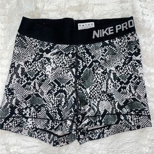 - Nike spandex